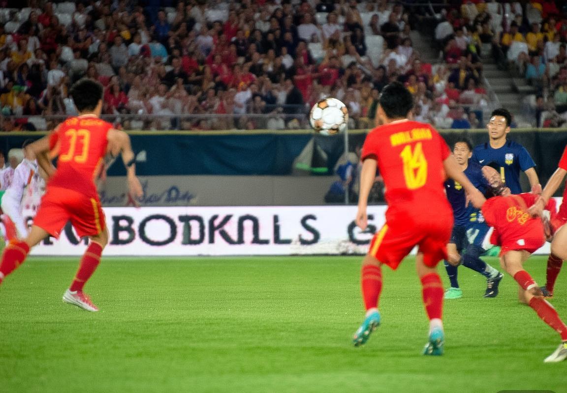 泰中足球赛：激情对决战术揭秘(图1)