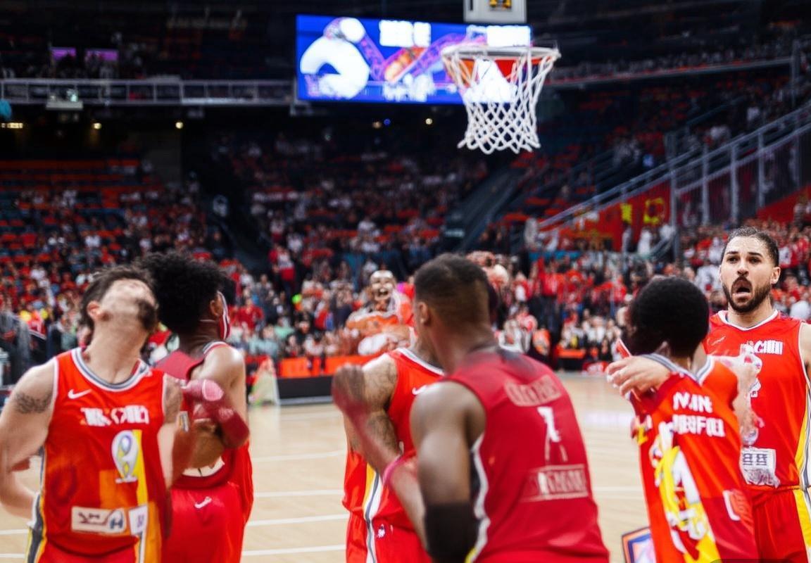 CBA季后赛广州队VS北京队：战术对决与成长启示(图2)